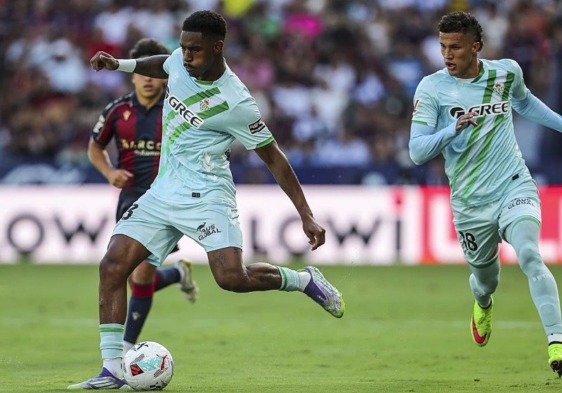 Betis được đánh giá cao hơn Levante