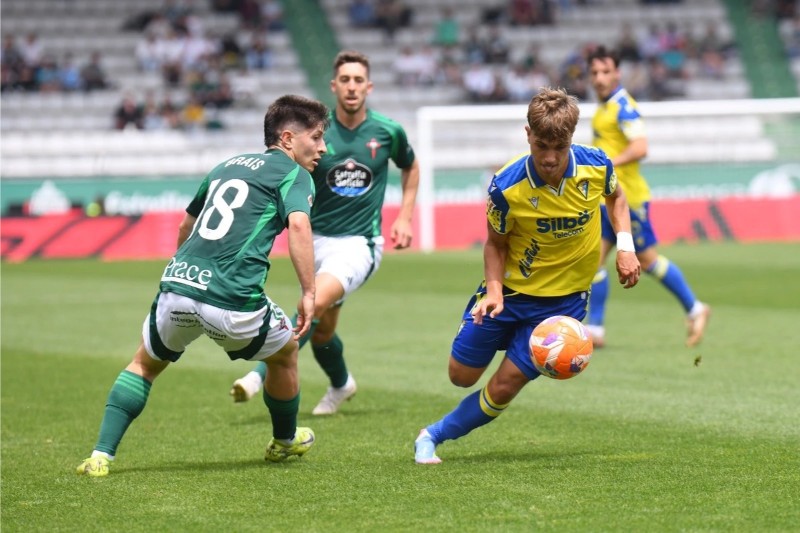 Racing Club đủ sức hạ gục Cadiz