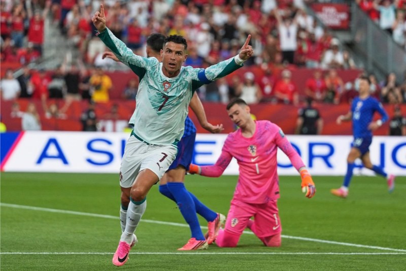 Khoảnh khắc lịch sử của CR7