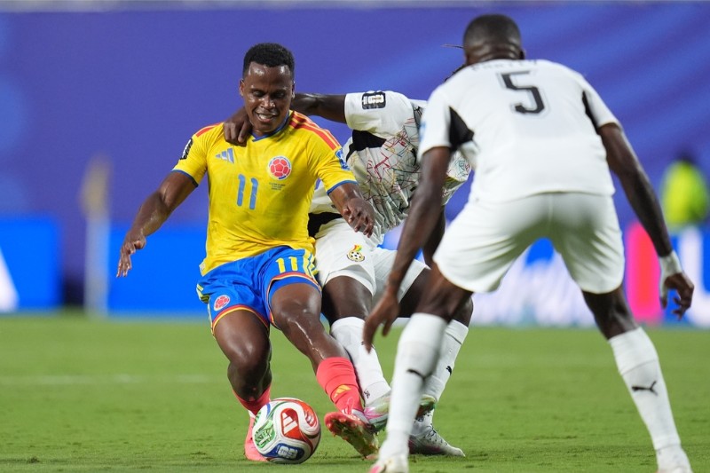 Thụy Sĩ gặp khó trước Colombia